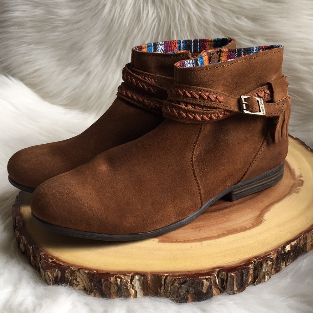 ❌❌❌Minnetonka leather side zip fringe ankle booties